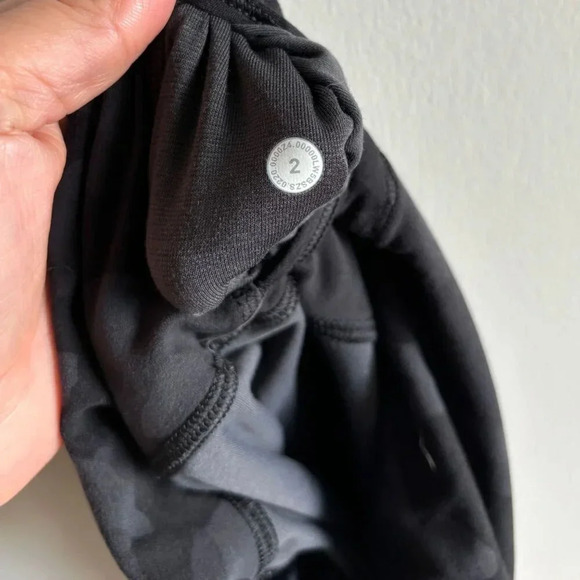Lululemon Womens Camo Pattern Stretchable Leggings Black Size Small - Picture 2 of 7